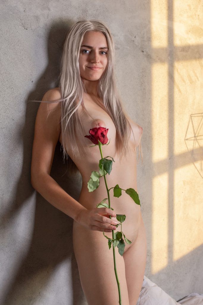 La Mujer y la Rosa | Fotografía erótica en Sevilla