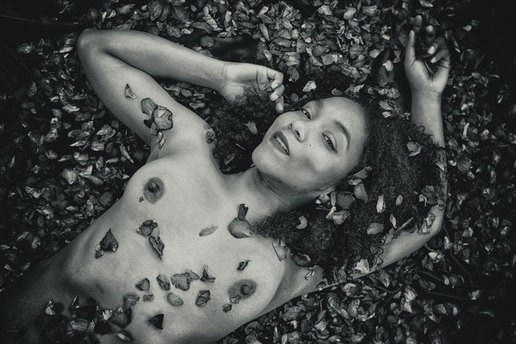 La Mujer y la Rosa | Fotografía erótica en Sevilla