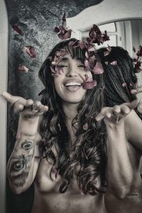 La Mujer y la Rosa | Fotografía erótica en Sevilla