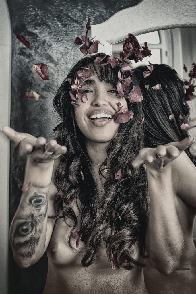 La Mujer y la Rosa | Fotografía erótica en Sevilla