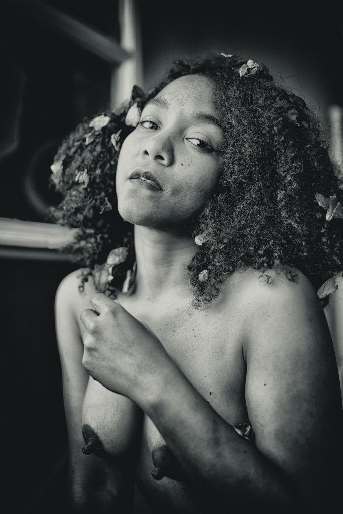 La Mujer y la Rosa | Fotografía erótica en Sevilla