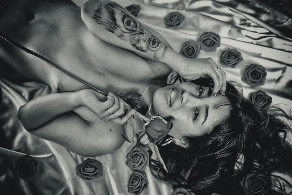 La Mujer y la Rosa | Fotografía erótica en Sevilla