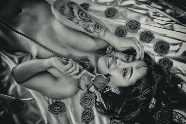 La Mujer y la Rosa | Fotografía erótica en Sevilla