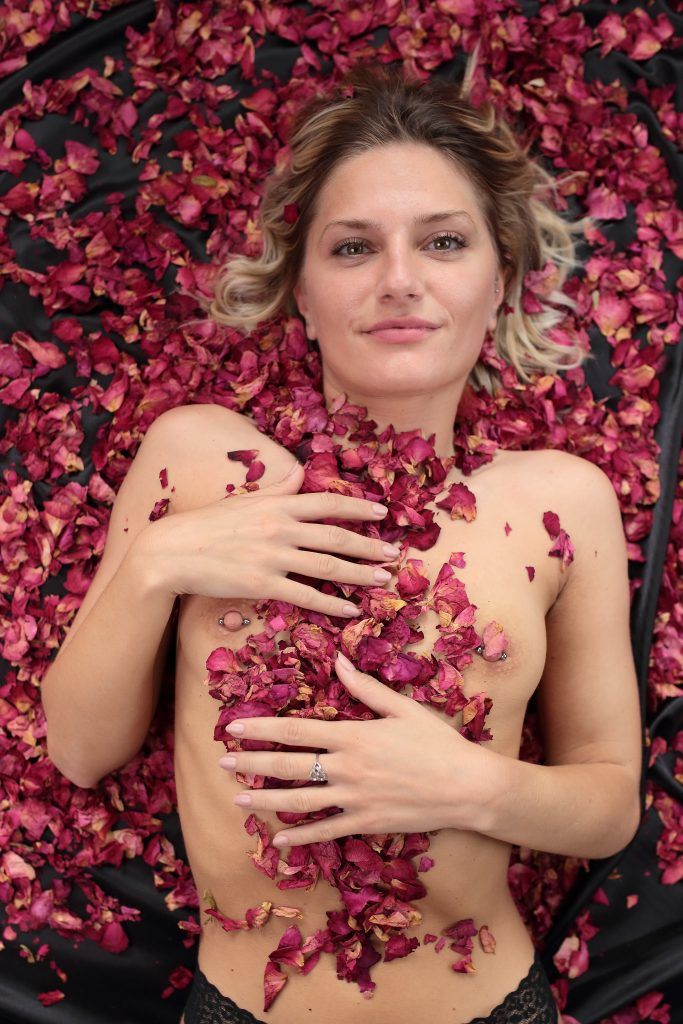La Mujer y la Rosa | Fotografía erótica en Sevilla