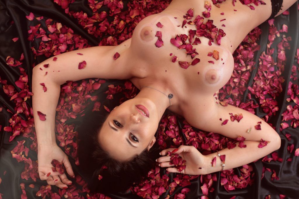 La Mujer y la Rosa | Fotografía erótica en Sevilla