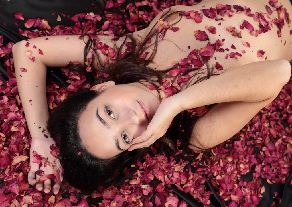 La Mujer y la Rosa | Fotografía erótica en Sevilla