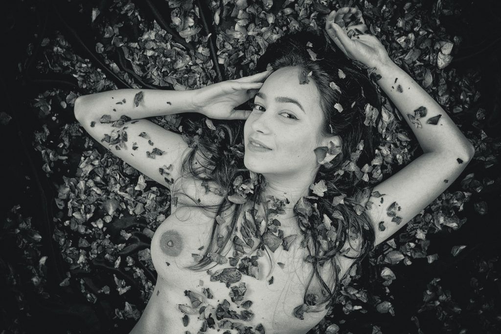 La Mujer y la Rosa | Fotografía erótica en Sevilla