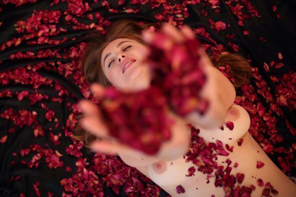 La Mujer y la Rosa | Fotografía erótica en Sevilla