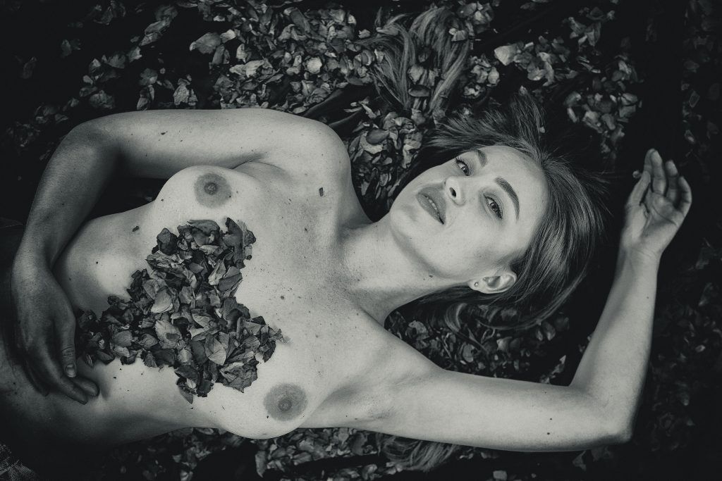 La Mujer y la Rosa | Fotografía erótica en Sevilla