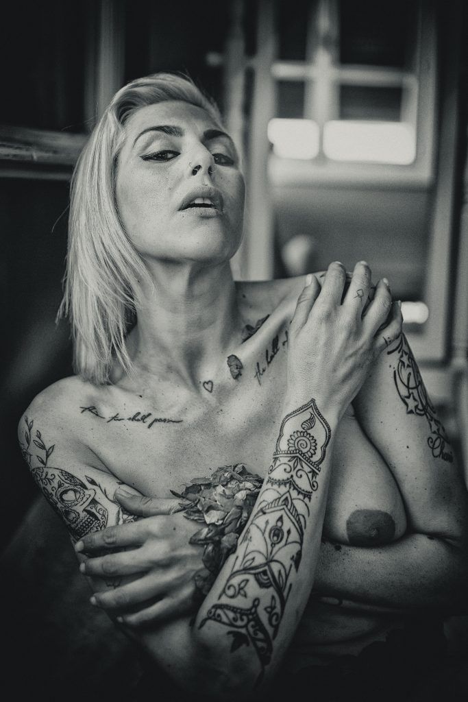 La Mujer y la Rosa | Fotografía erótica en Sevilla