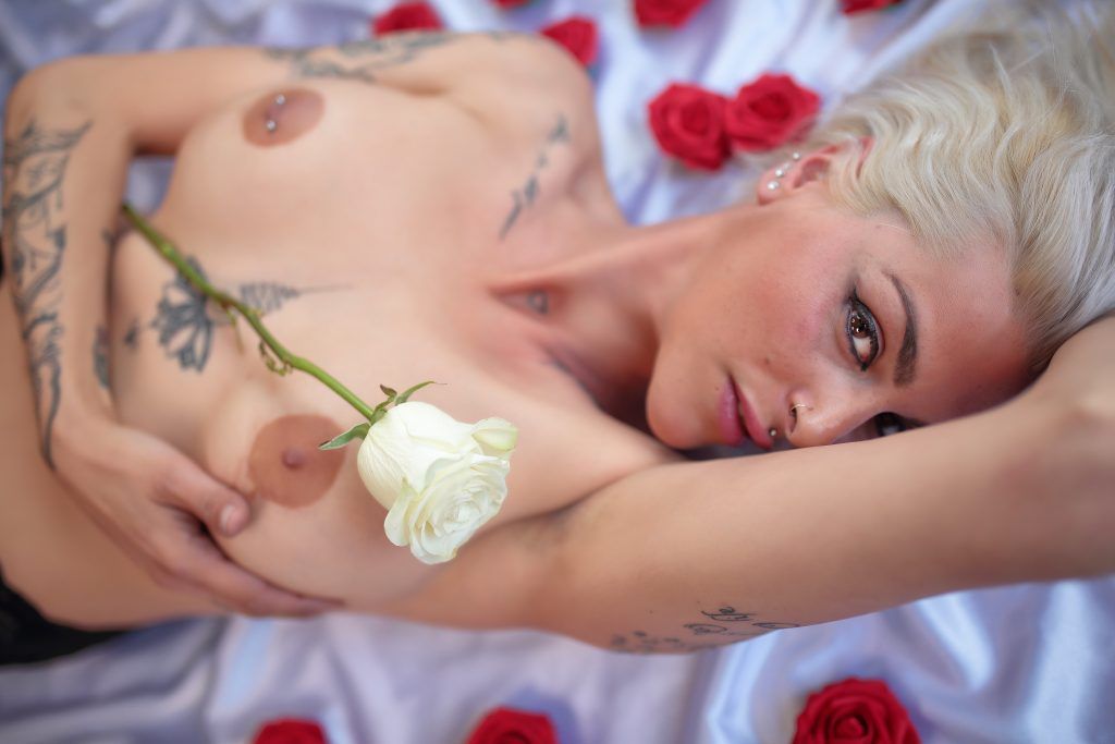 La Mujer y la Rosa | Fotografía erótica en Sevilla