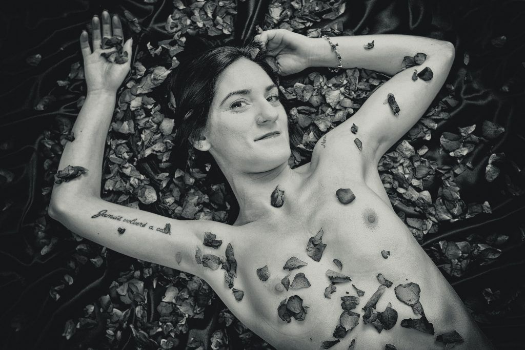 La Mujer y la Rosa | Fotografía erótica en Sevilla
