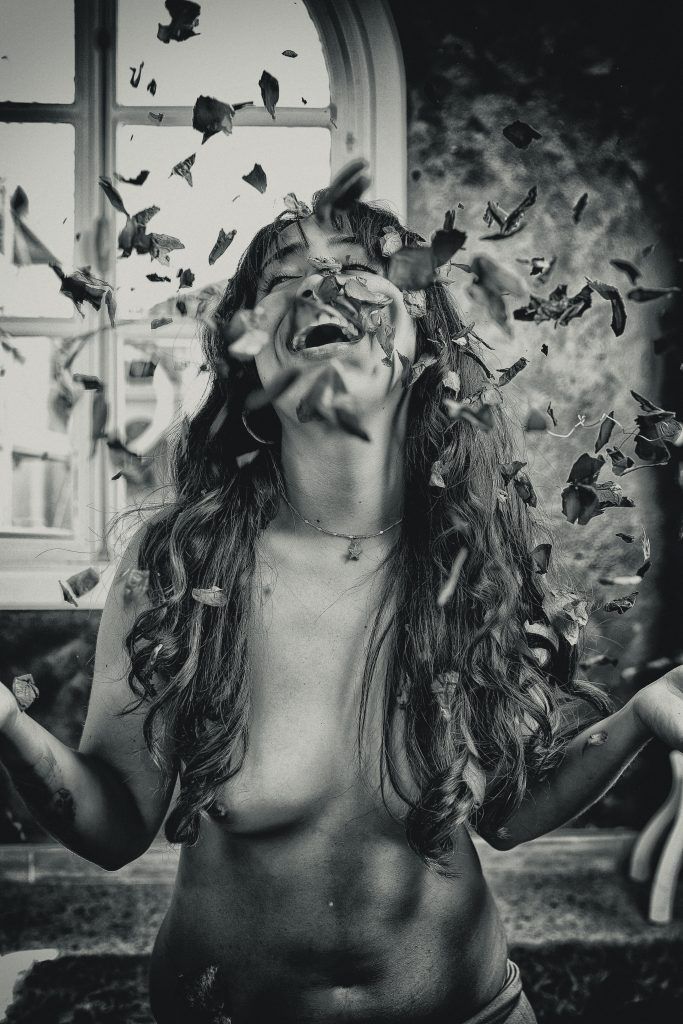 La Mujer y la Rosa | Fotografía erótica en Sevilla