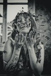 La Mujer y la Rosa | Fotografía erótica en Sevilla