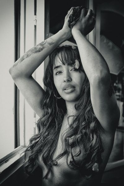 La Mujer y la Rosa | Fotografía erótica en Sevilla